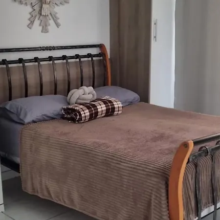 8 a 10 minutos a pe para praia Posto9-3